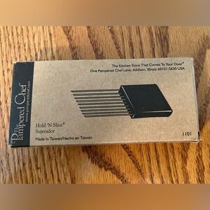 The Pampered Chef Hold ‘N Slice